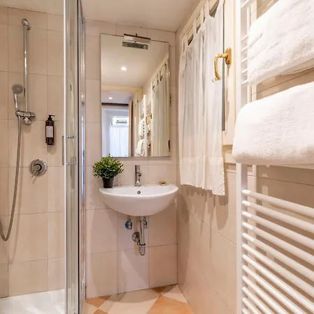 Fenix Colombina In Biennale - Your Little House Apartment