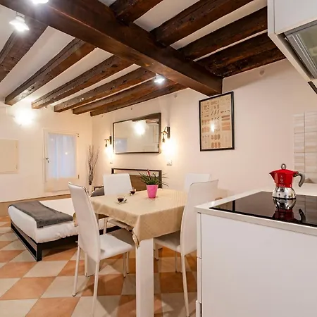 Fenix Colombina In Biennale - Your Little House البندقية