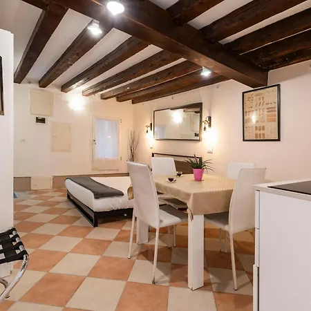 Fenix Colombina In Biennale - Your Little House البندقية