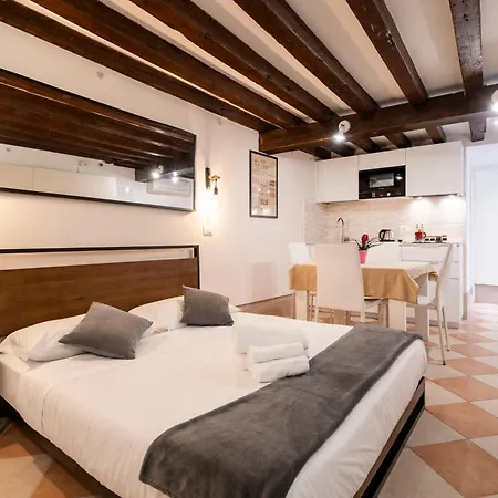 Fenix Colombina In Biennale - Your Little House البندقية