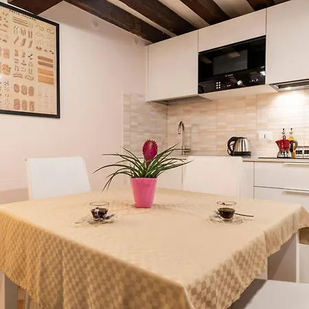 Fenix Colombina In Biennale - Your Little House * البندقية